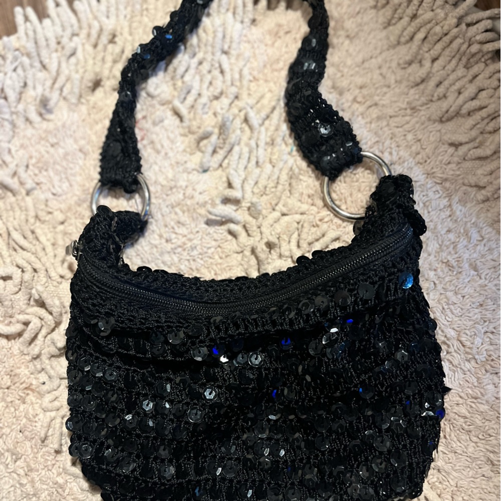 Bisou  bisou sequin lil wristlet